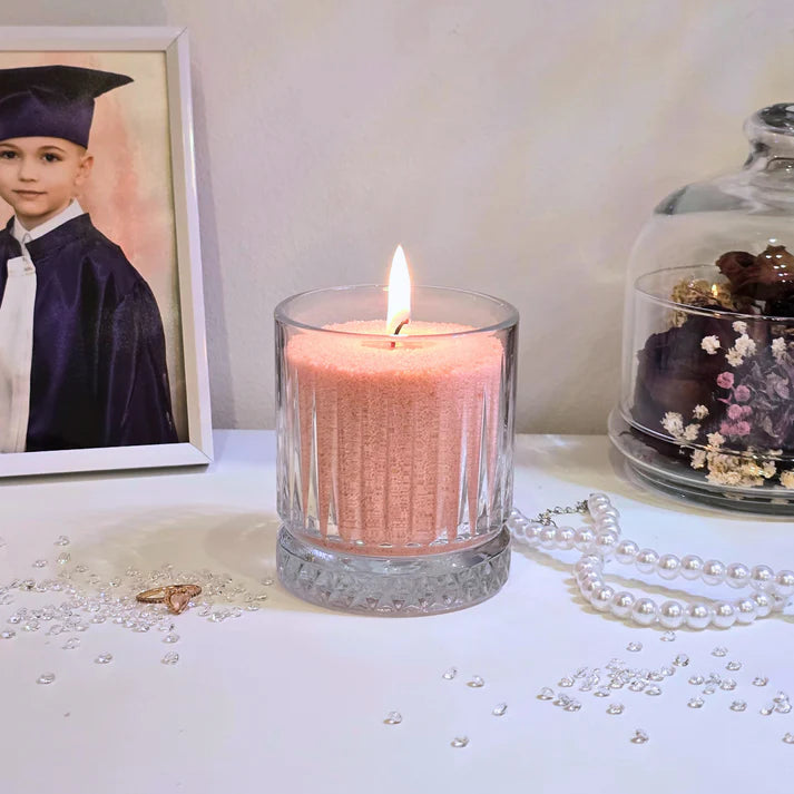 La Vie Est Belle – Candle Sand Parfumat cu Fitile din Bumbac