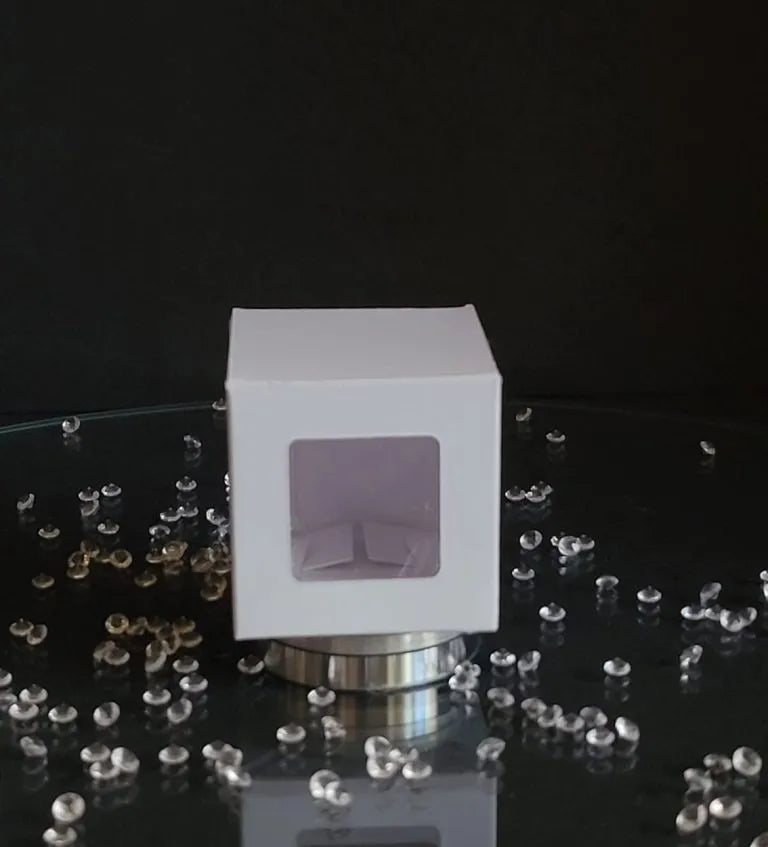 Cutie produse alb cu geam 4x4x4 cm