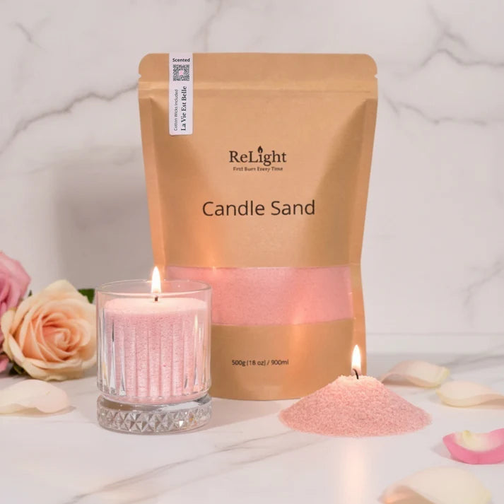 La Vie Est Belle – Candle Sand Parfumat cu Fitile din Bumbac