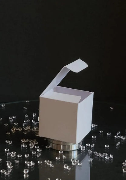Cutie produse alb cu geam 4x4x4 cm