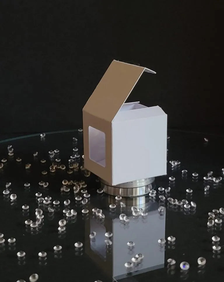 White product box with 4x4x4 glass