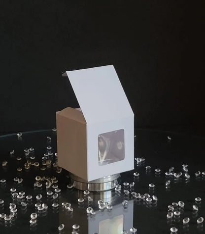 Cutie produse alb cu geam 4x4x4 cm