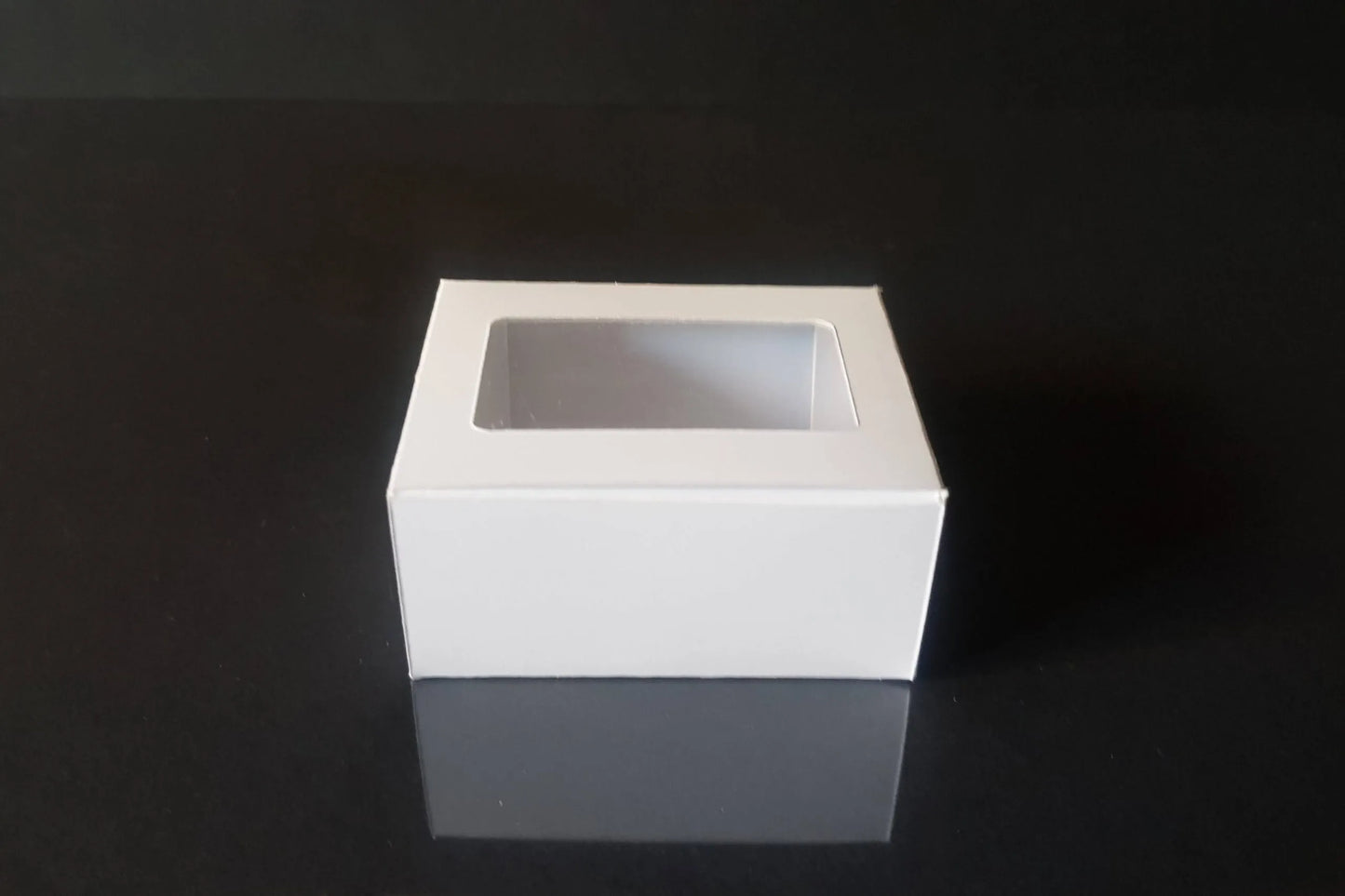 White box with window 6.5x5x3cm