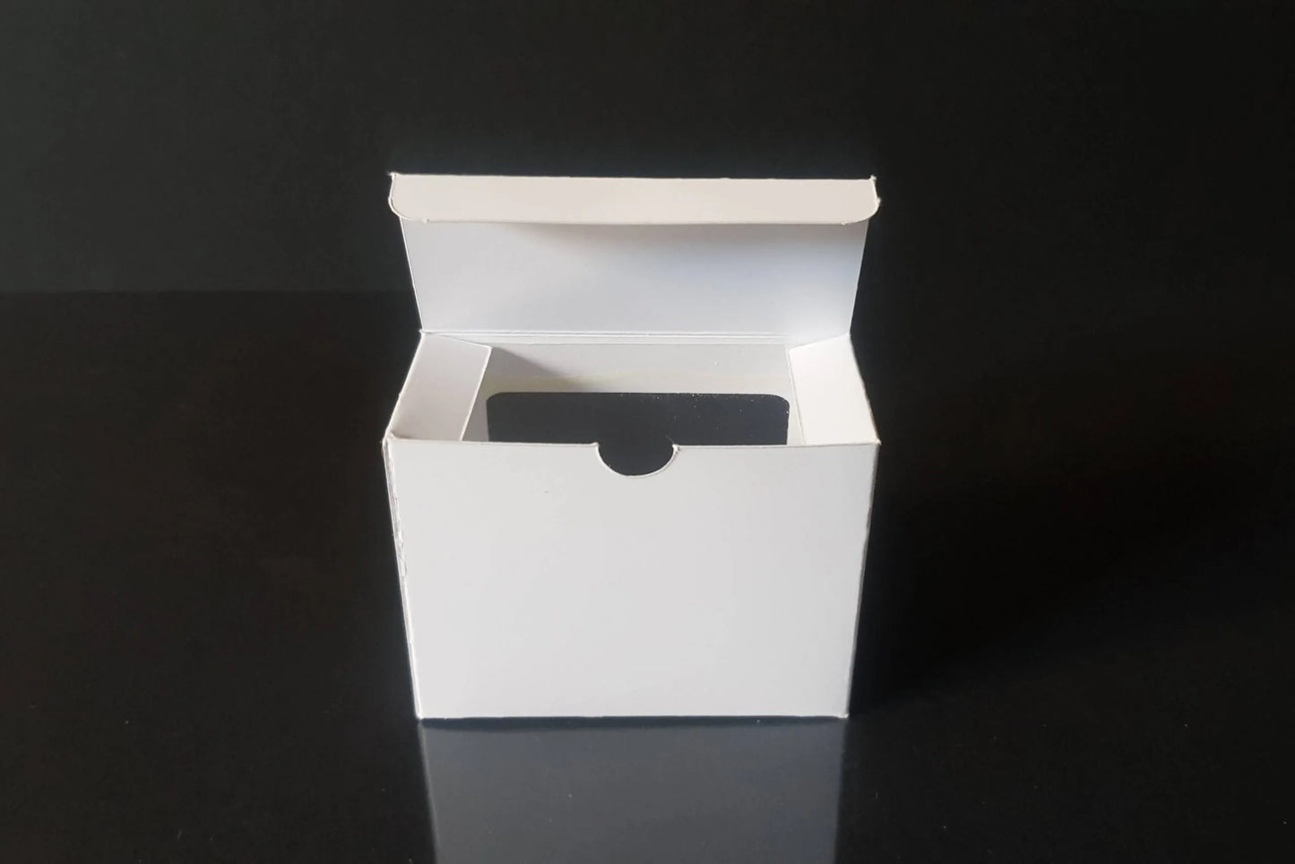 White box with window 6.5x5x3cm