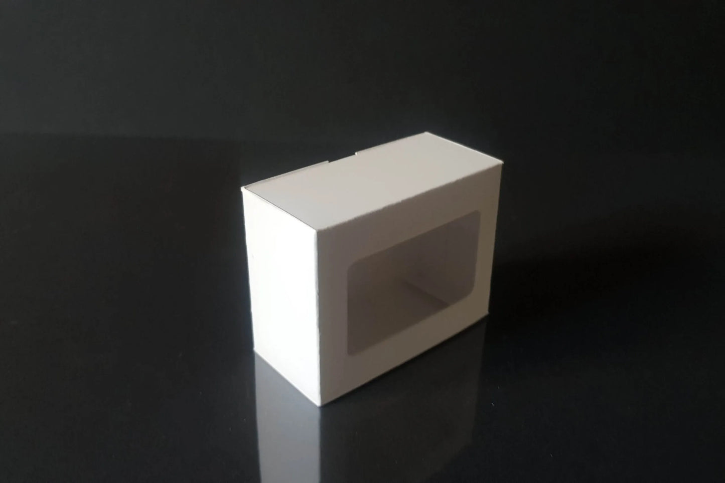 White box with window 6.5x5x3cm