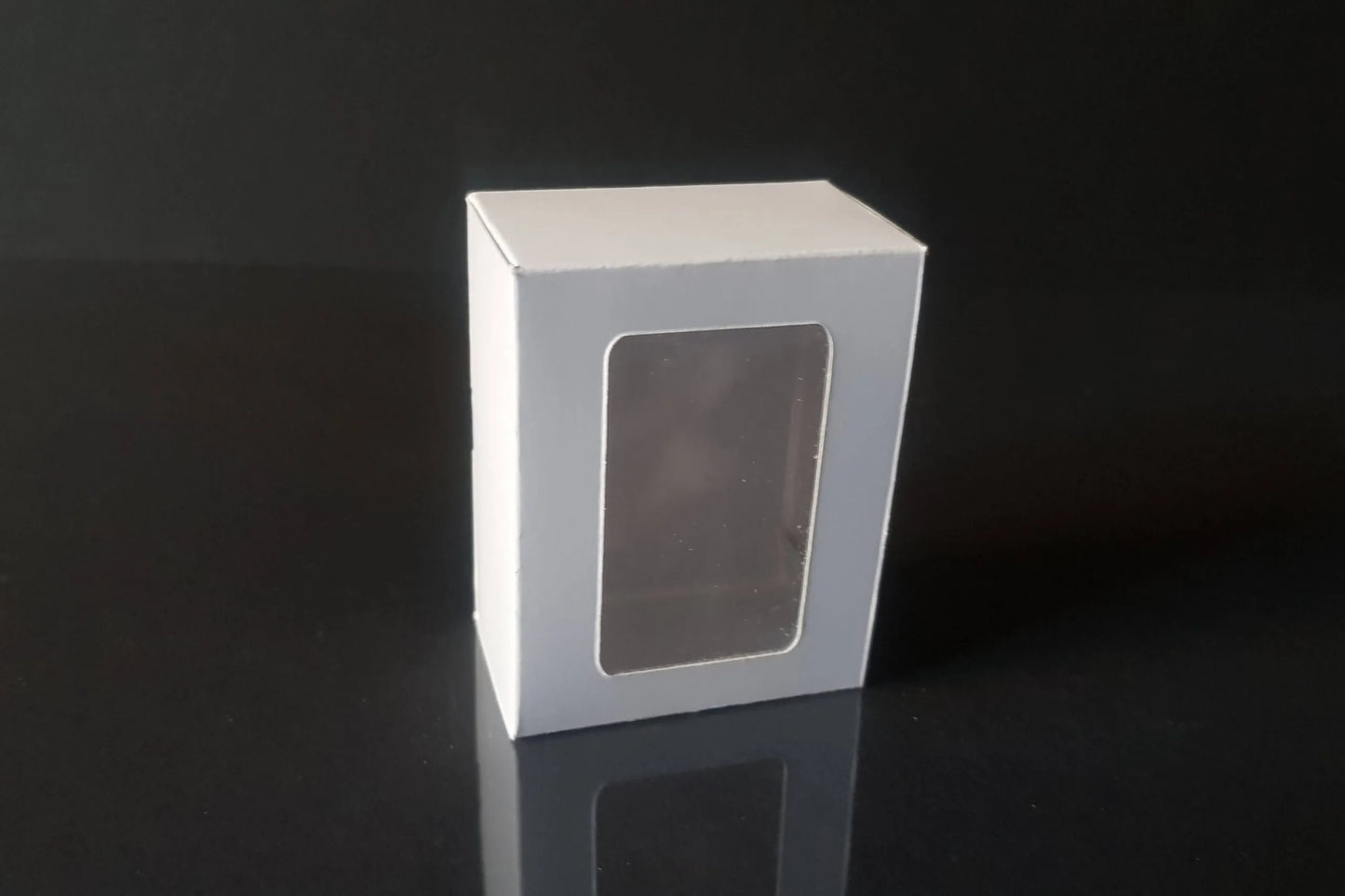 White box with window 6.5x5x3cm