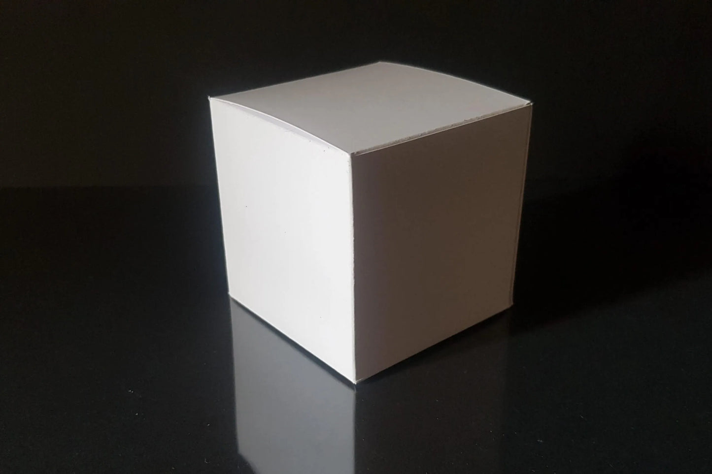 Cutie alba cu fereastra 6.2×6.2×7cm (model urs 3D)