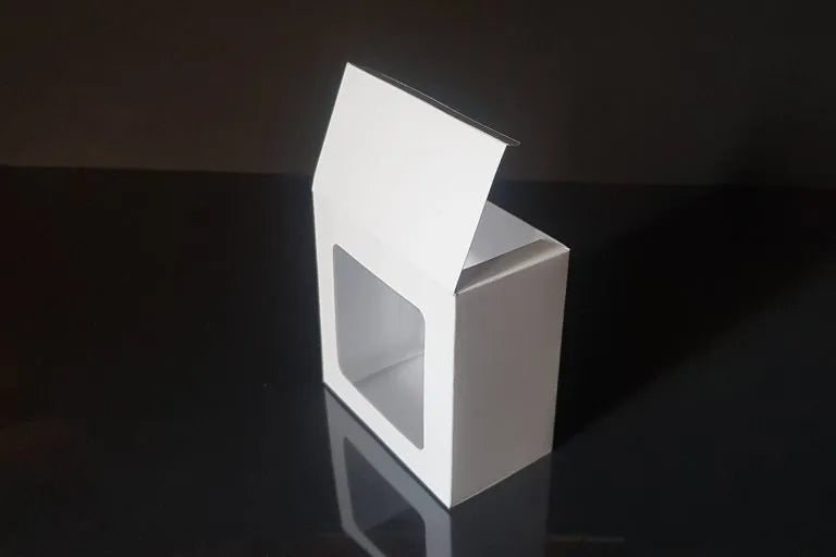 White box with window 6.5x5x3cm