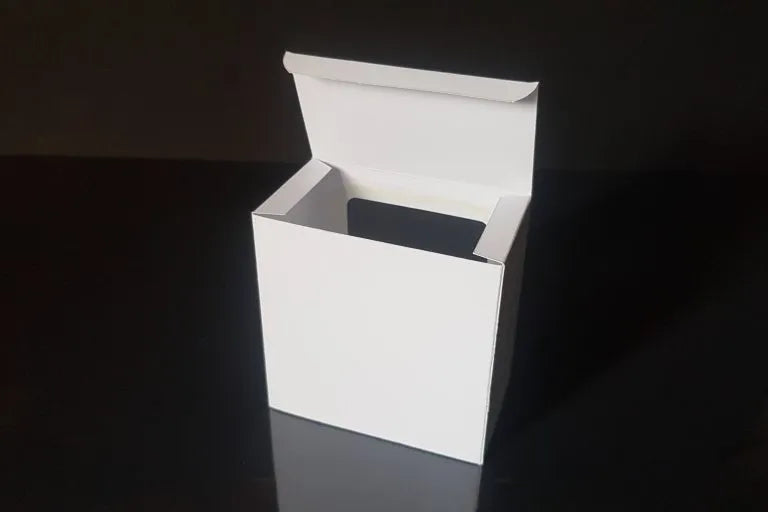 White box with window 6.5x5x3cm