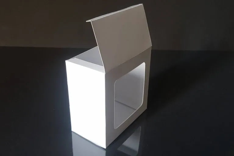 White box with window 6.5x5x3cm