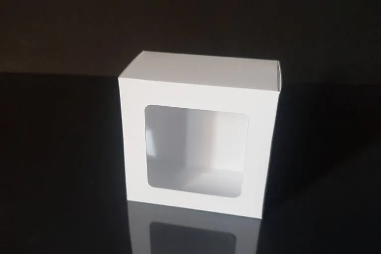 White box with window 6.5x5x3cm