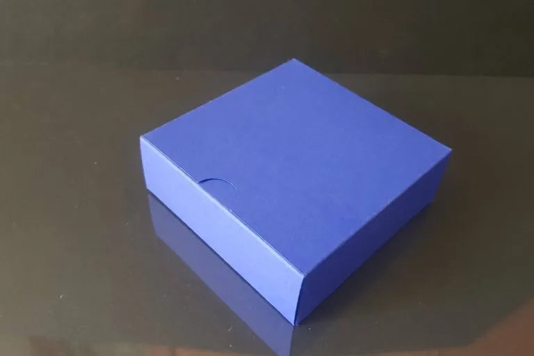 Blue product box 8x8x2.7 cm