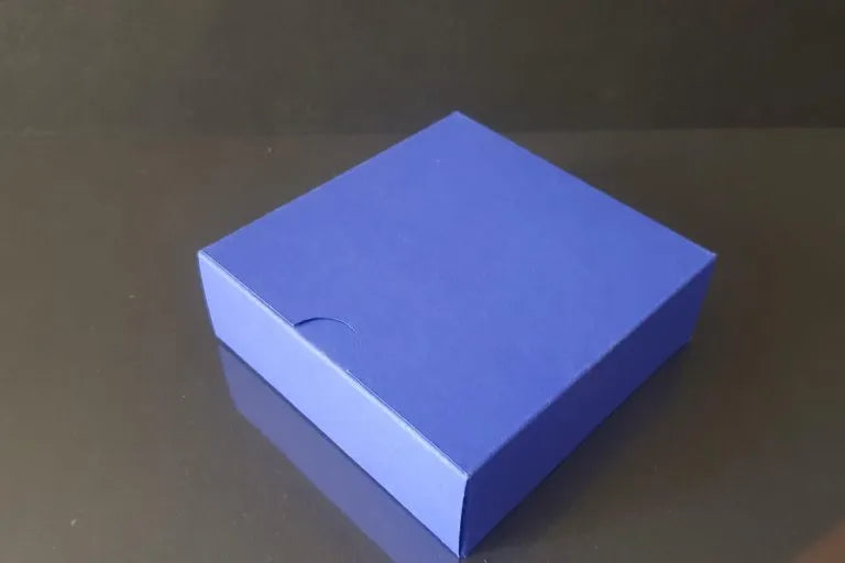 Blue product box 8x8x2.7 cm