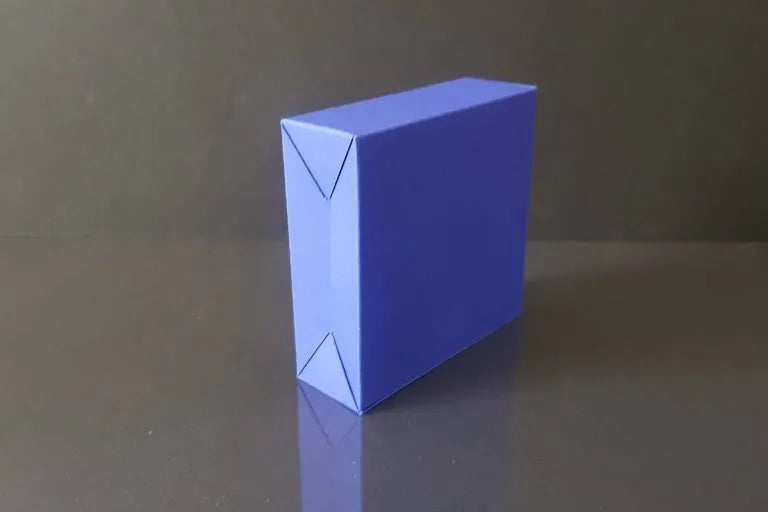 Blue product box 8x8x2.7 cm