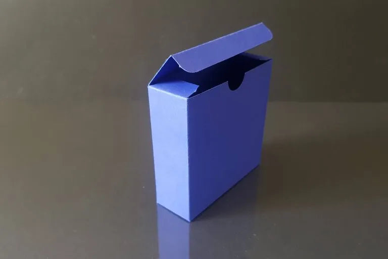 Blue product box 8x8x2.7 cm