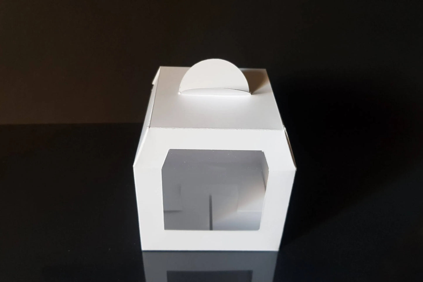 White box 9x9x7 cm