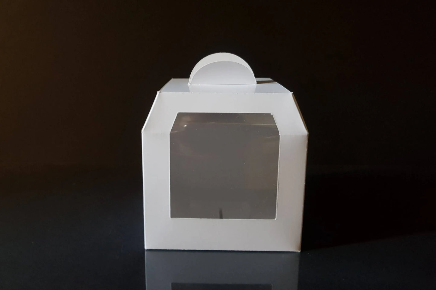 White box 9x9x7 cm