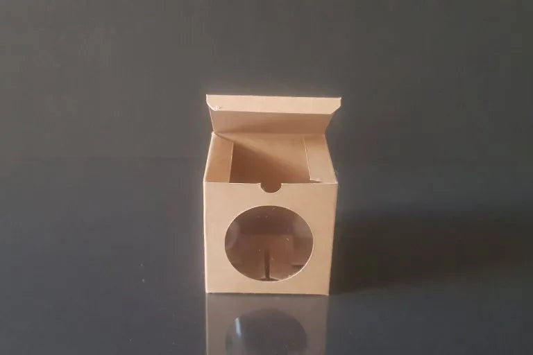 Natural box with window 10x10x10 cm