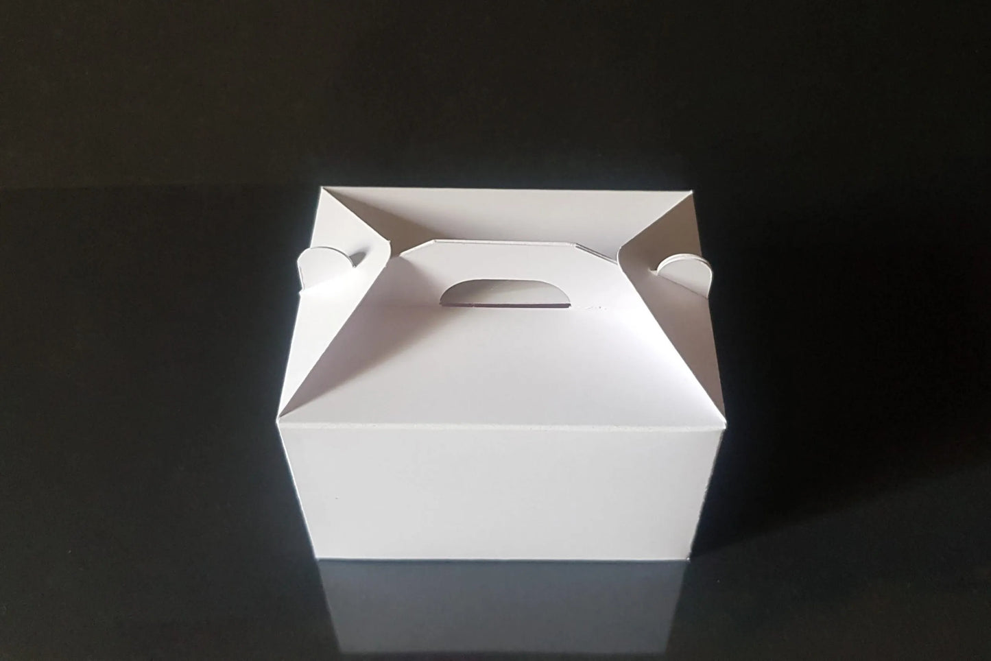 White box 8x6x5 cm