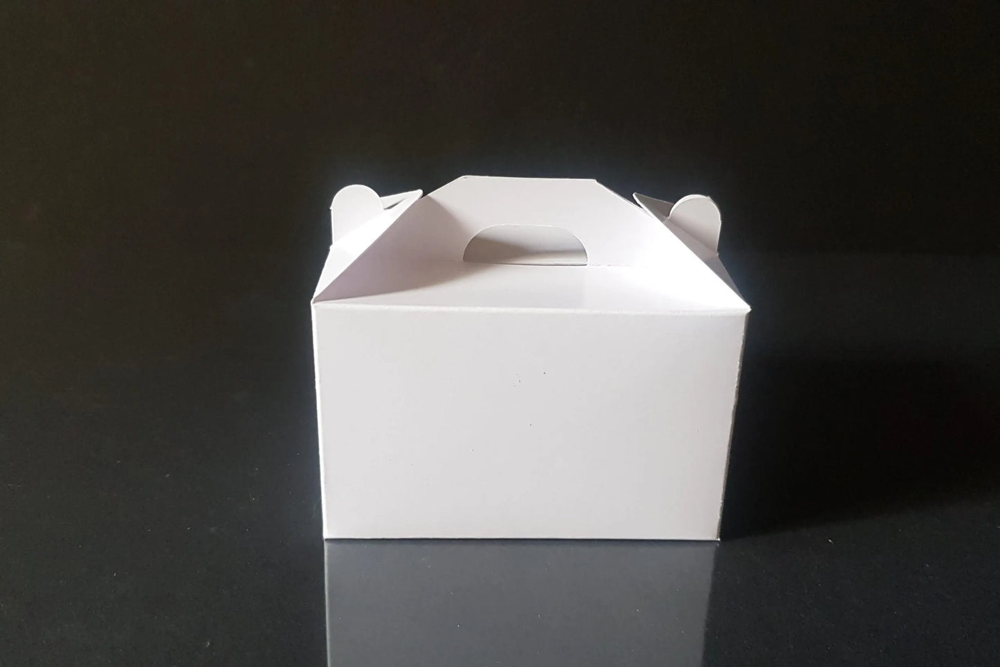 White box 8x6x5 cm