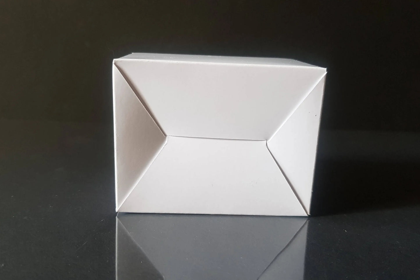 White box 8x6x5 cm