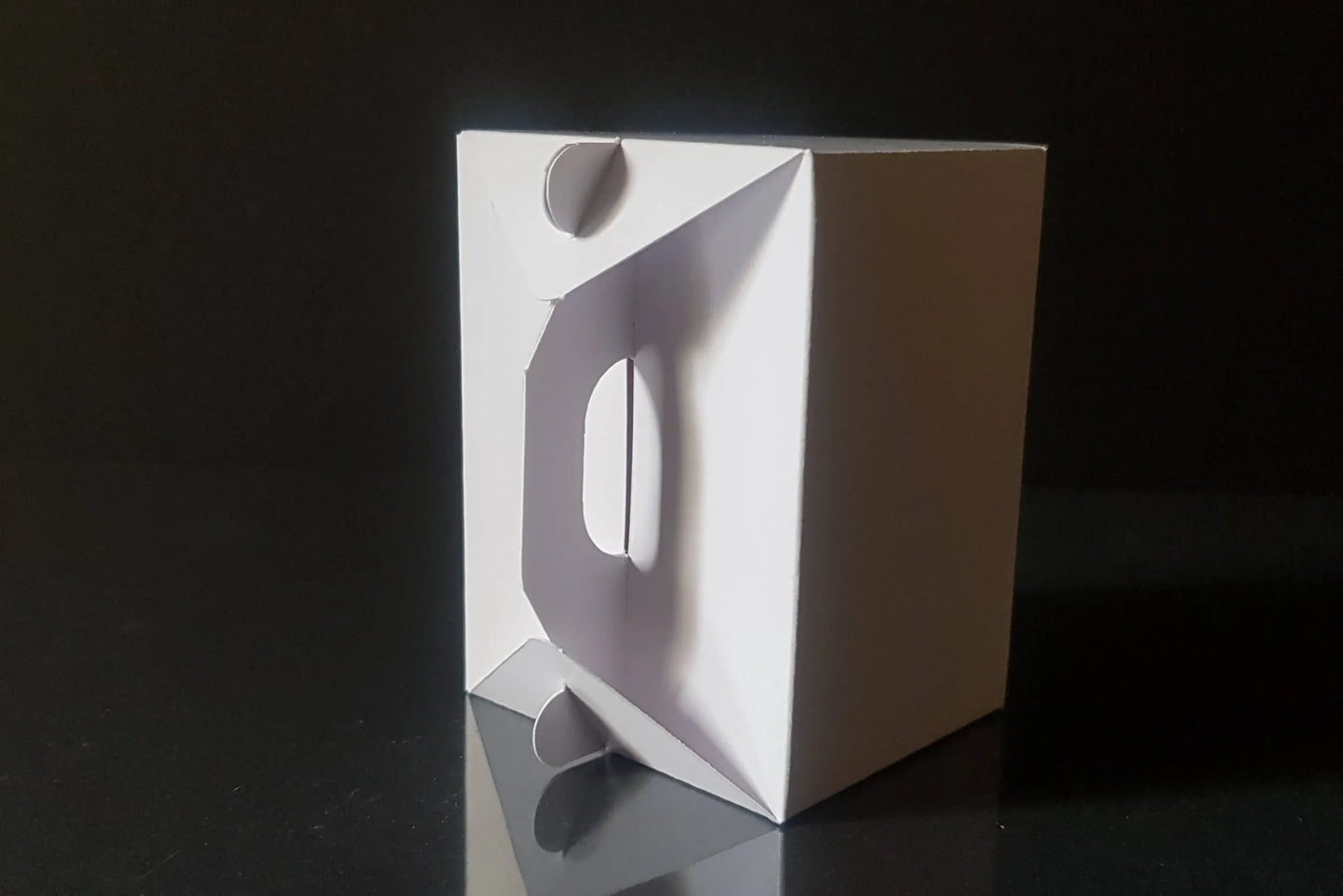 White box 8x6x5 cm