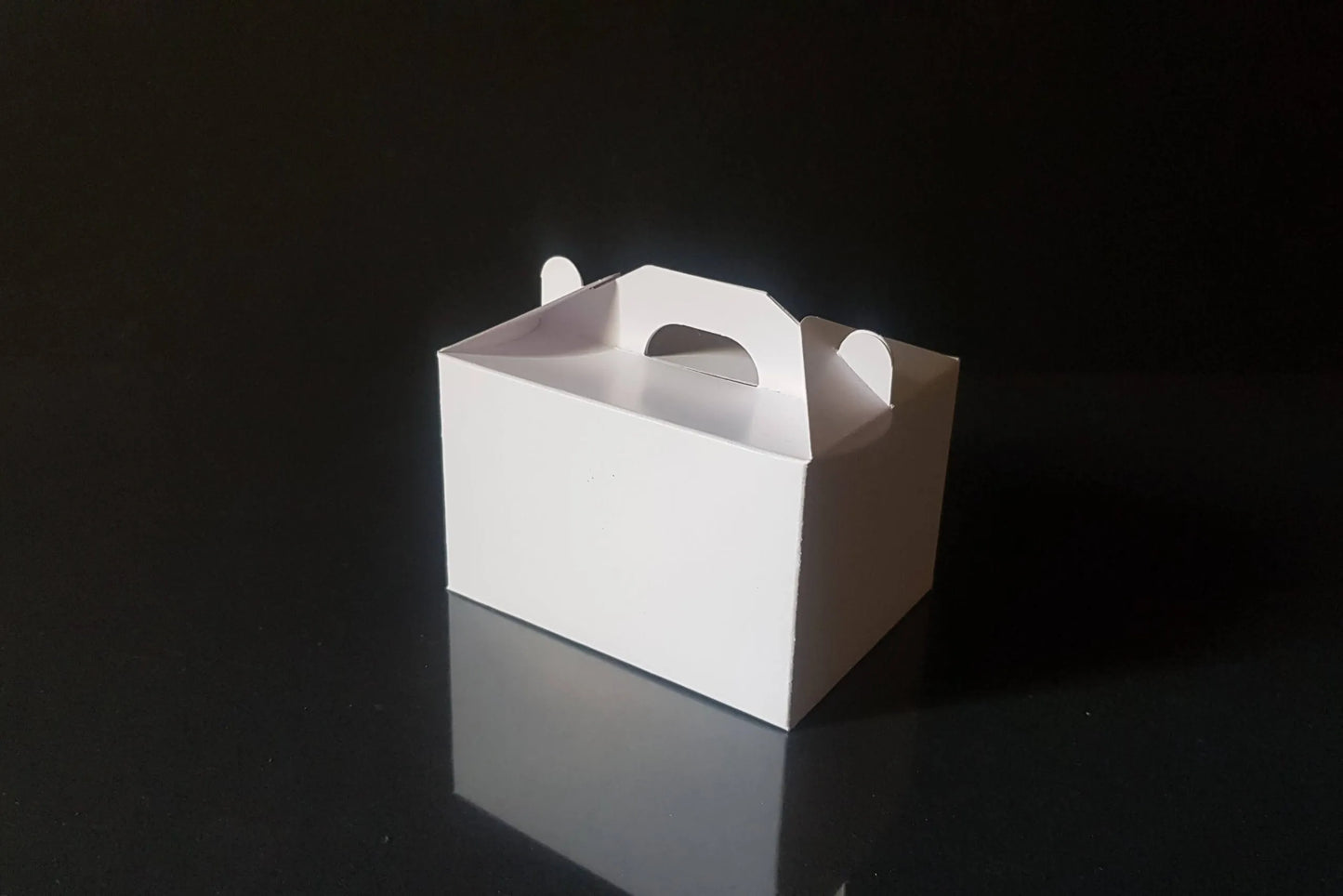 White box 8x6x5 cm