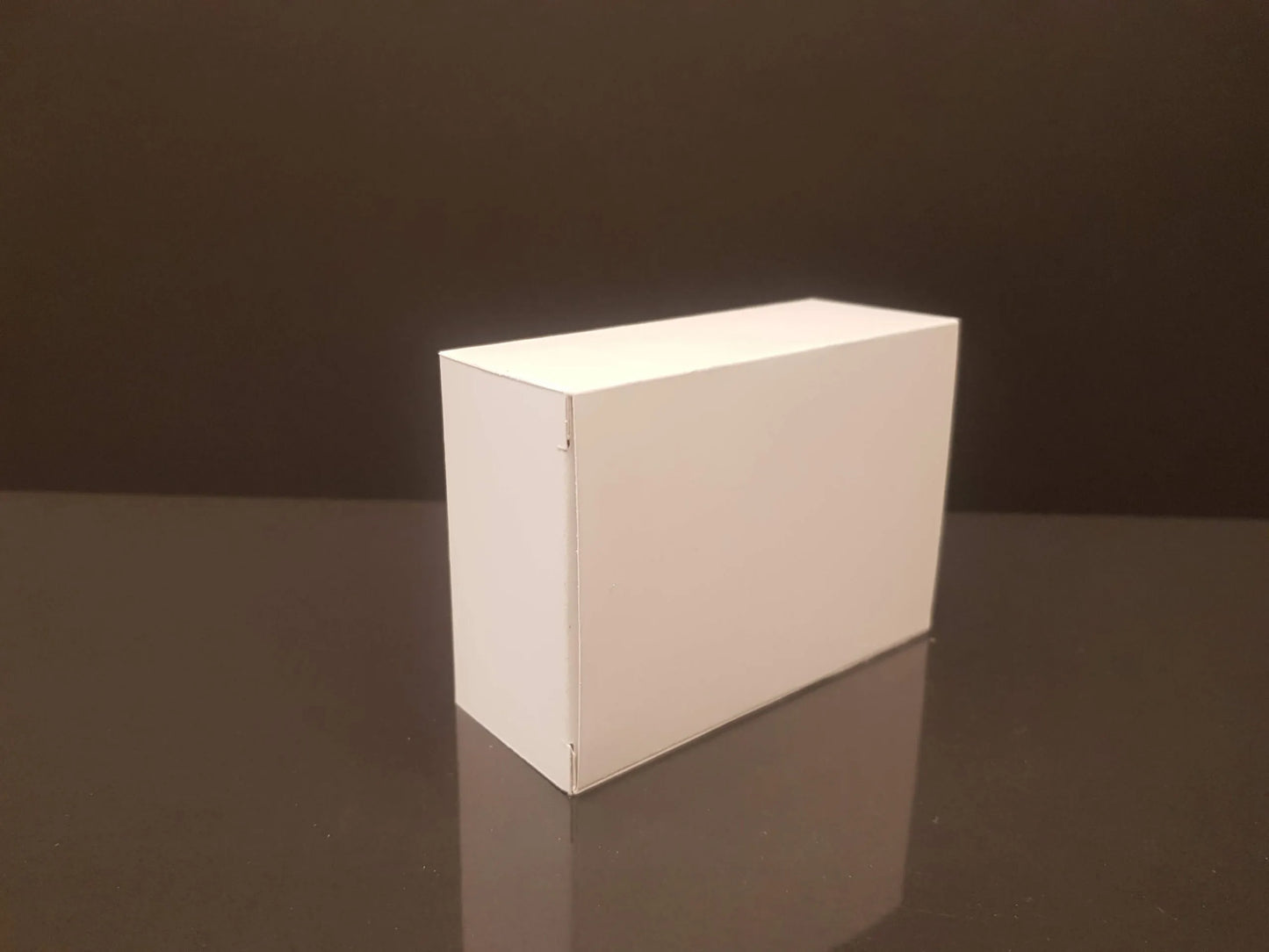 White box with window 8.5x7x3.4 cm