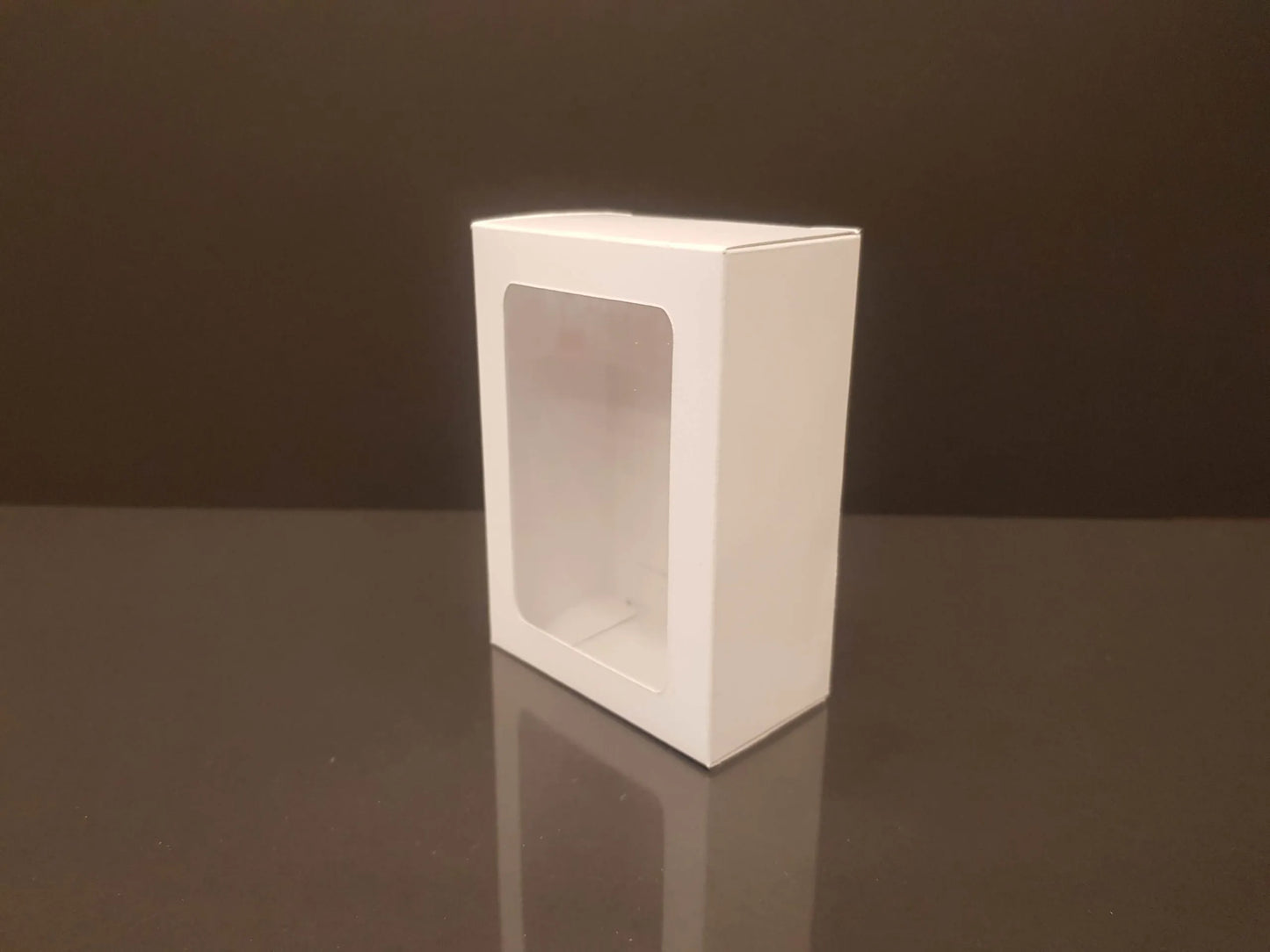 White box with window 8.5x7x3.4 cm