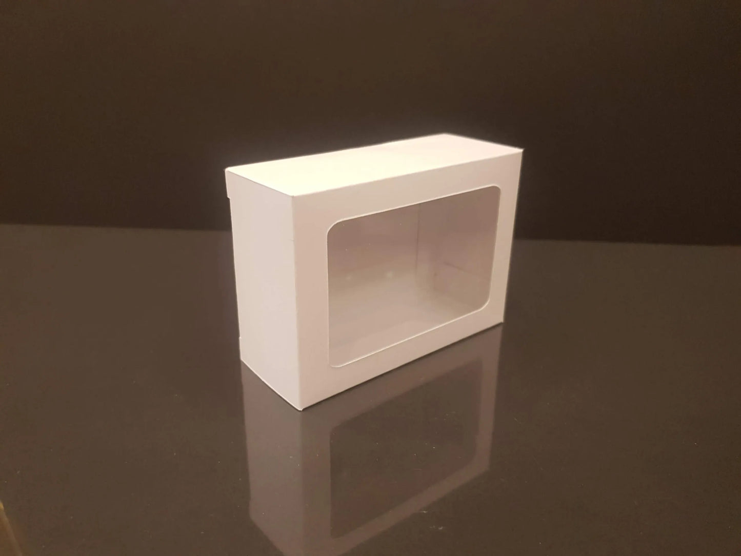 White box with window 8.5x7x3.4 cm