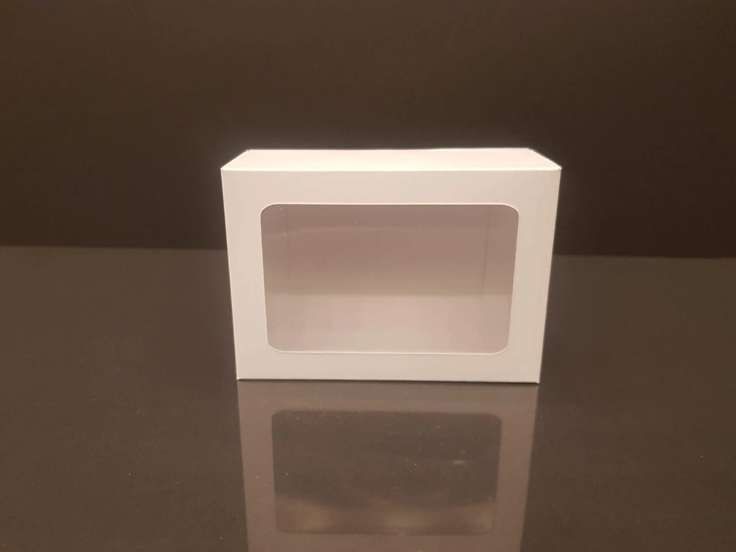 White box with window 8.5x7x3.4 cm